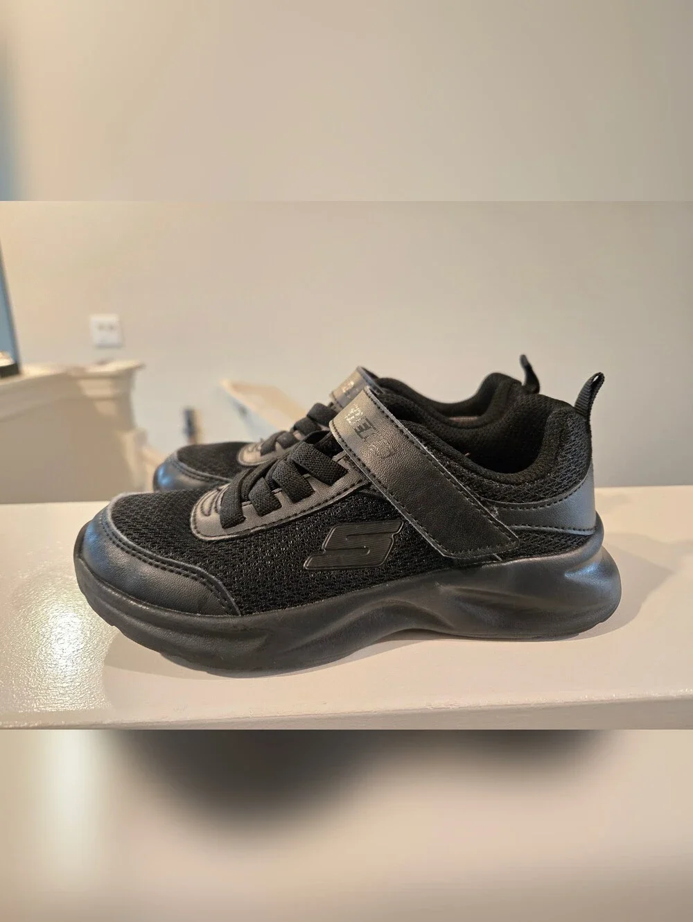 Skechers Kids Black Lightweight Hook-and-Loop Sneakers Size 12